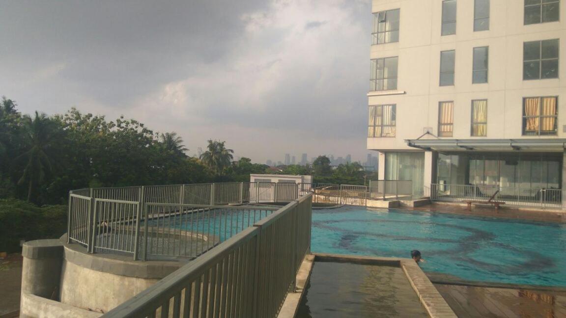 2 Bedrooms - Royal Olive Apartment - Pejaten South Of Jakarta Jacarta Exterior foto